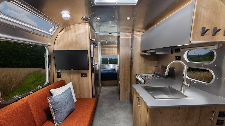 Airstream Trade Wind