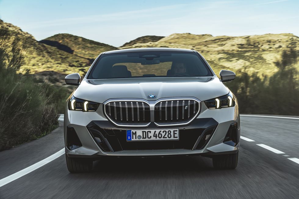 2024 BMW 3-Series interior 