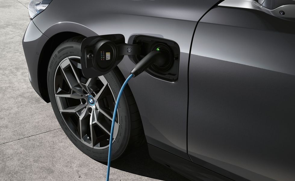 2024 BMW 550e plug-in-hybrid release date