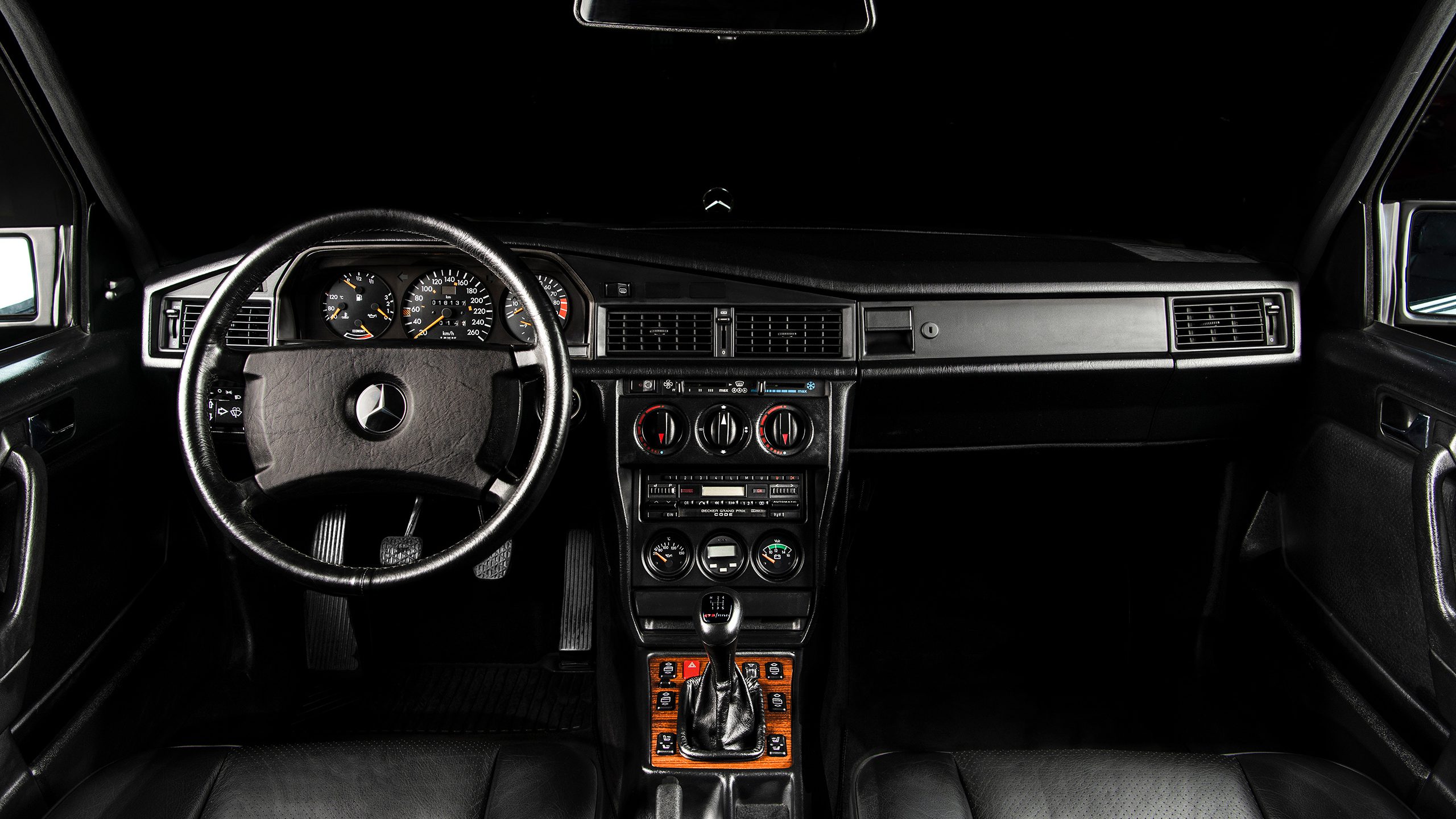 Mercedes-Benz 190E interior