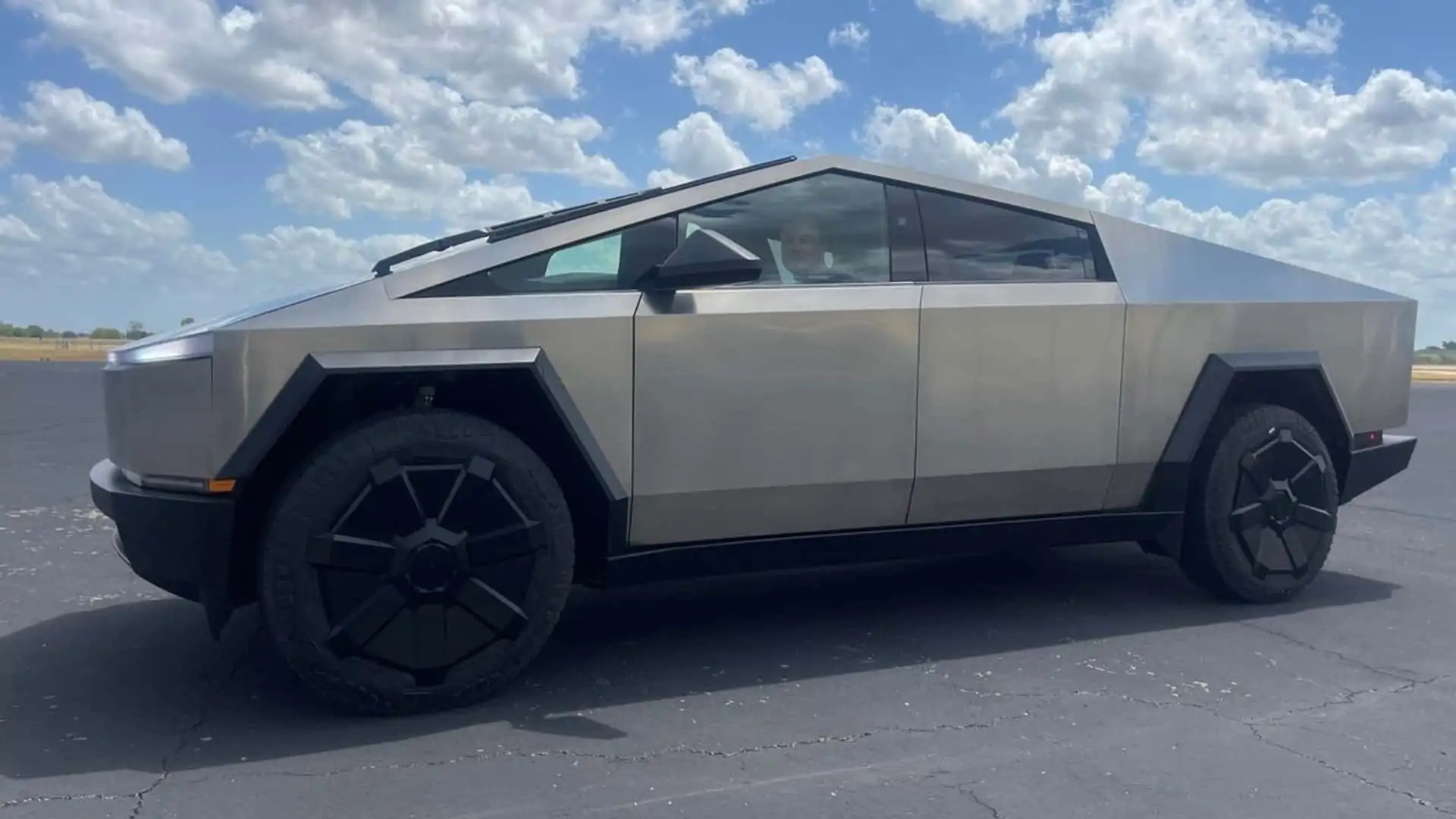 Tesla Cybertruck 