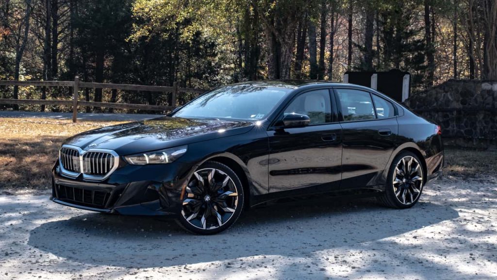 BMW's 2025 530i xDrive A Bold Evolution in Design and Performance