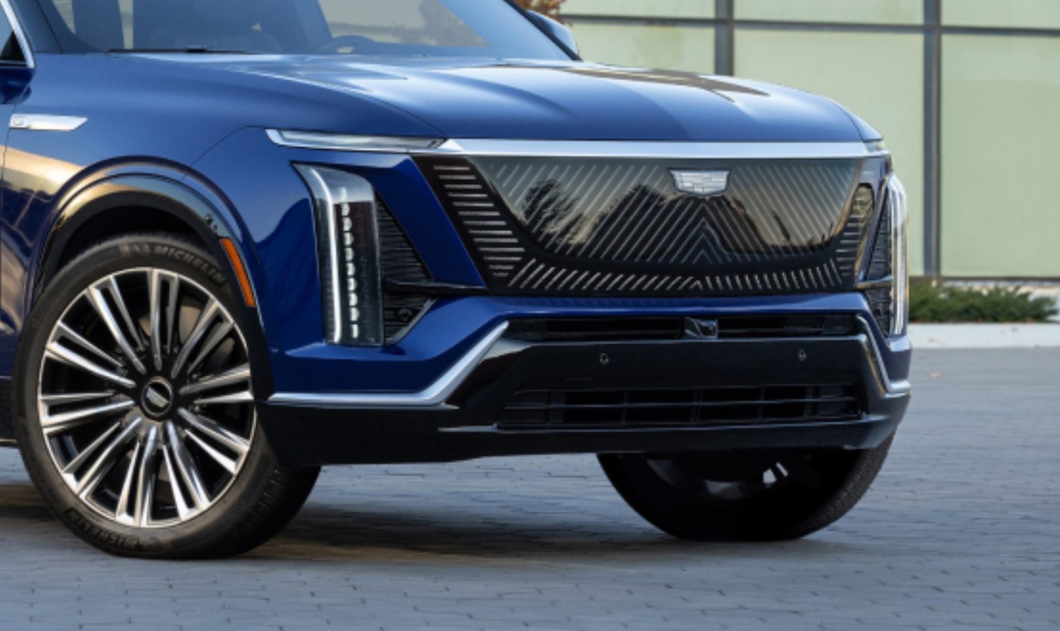 Cadillac's 2026 Vistiq: A Paradigm-Shift in Electric Luxury SUVs - DAX