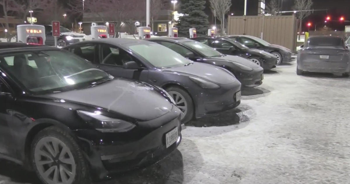 Chicago Supercharger Stations Deal with Dead Tesla Cars Amidst Harsh Cold