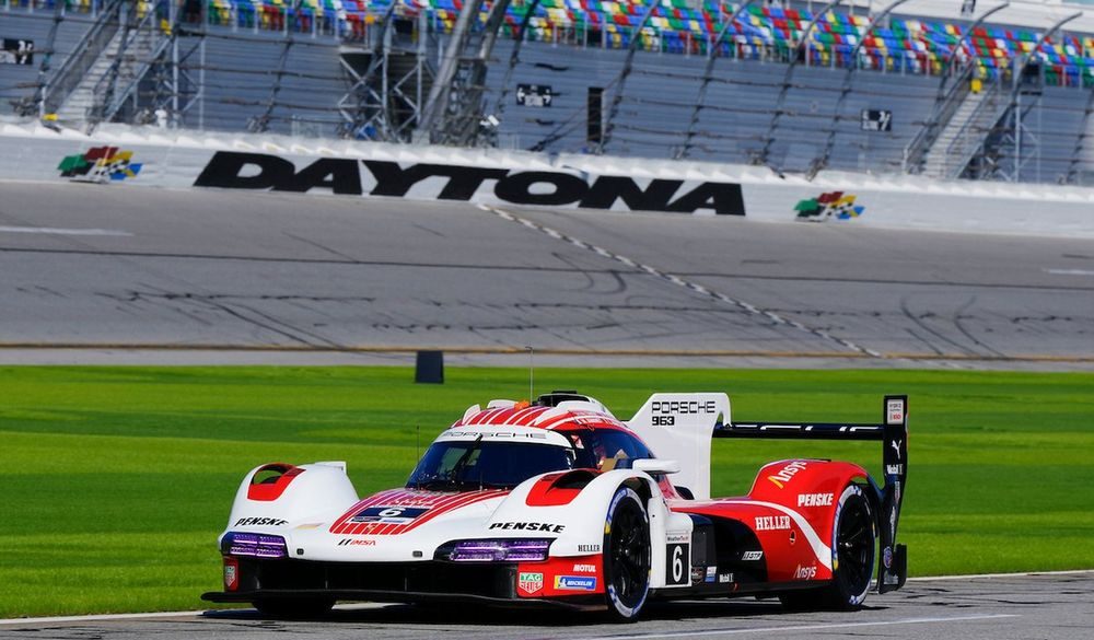 Daytona 24h Roar: Porsche edges out BMW by 0.035s in inaugural IMSA test session