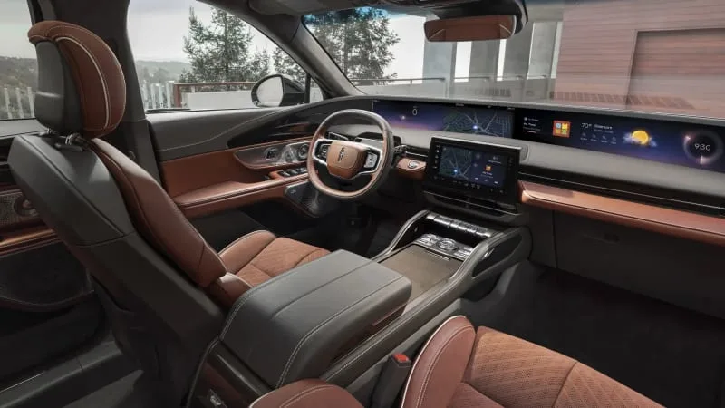Ford and Lincoln's Digital Experience: Anticipate Increased Large Screens and Connectivity