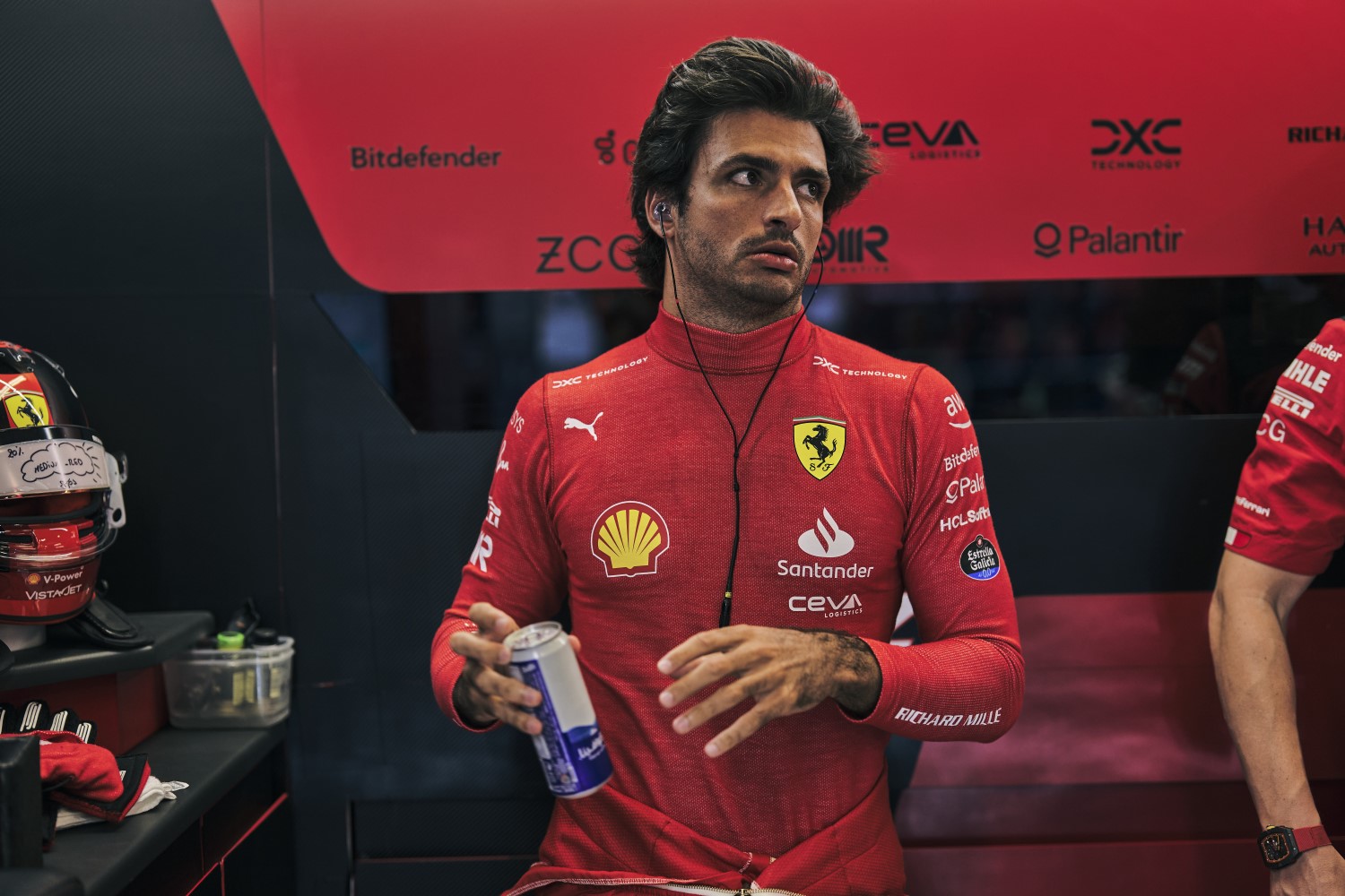 Sainz's Father Insists on Improvement for 2024 Ferrari