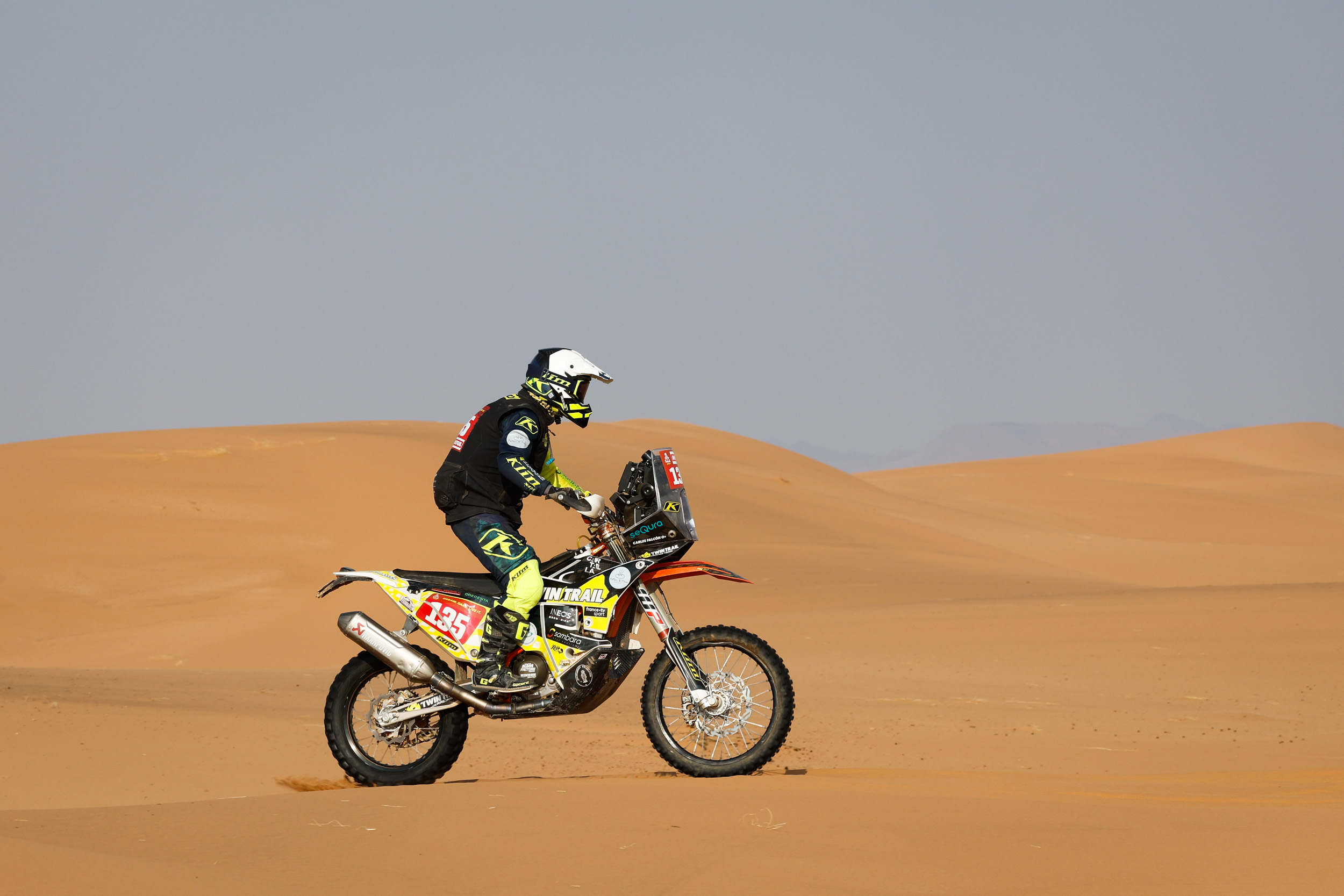 Spanish Motorbike Racer Carles Falcon Passes Away Following Dakar Rally Crash in Saudi Arabia