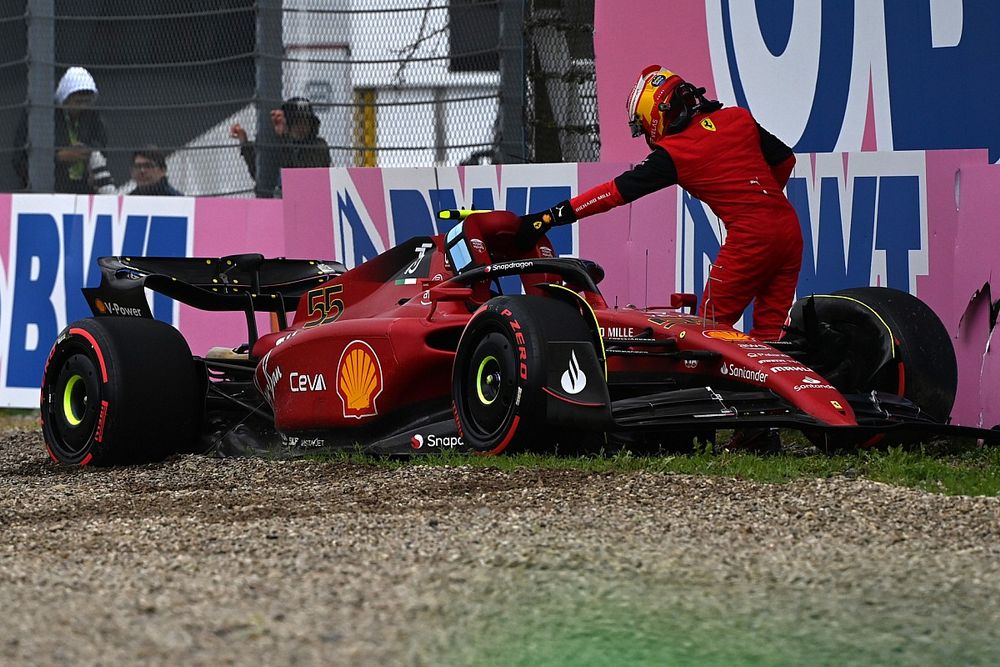 The Reasons for Ferrari's Lack of Communication Regarding Sainz's Formula 1 Future
