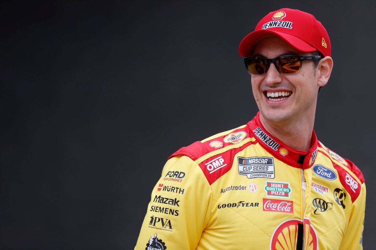 Joey Logano earns Daytona 500 pole as Fords sweep the front row