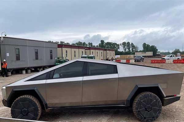 Tesla Cybertruck Owners Complain Bitterly About Rust