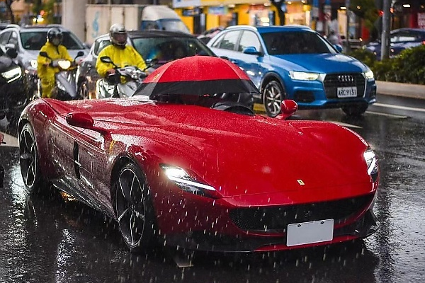Owner Of Roofless Ferrari Monza SP1 Worth $1.8 Million Forced To Use Umbrella During Heavy Rain