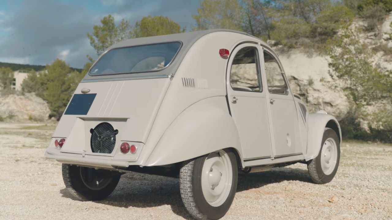Rare Citroën 2CV Sahara