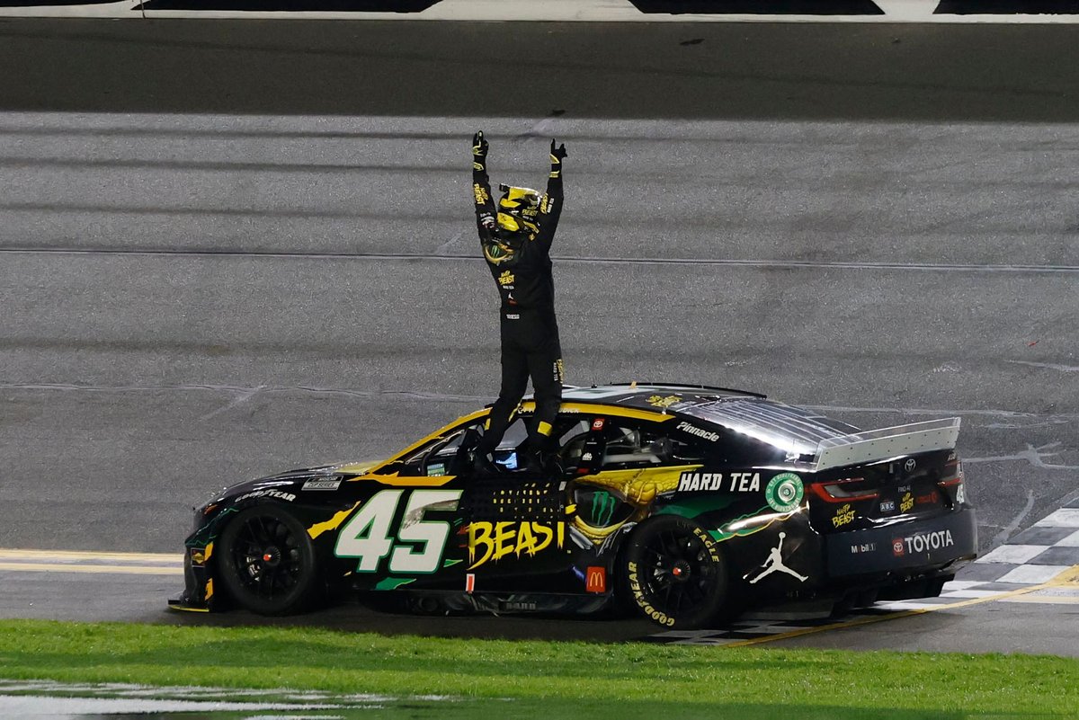 Daytona 500 Duel #1: Reddick Secures Victory as Johnson Barely Secures Spot in Main Field