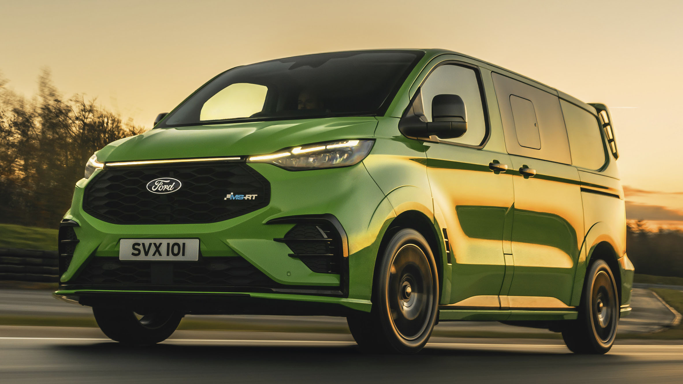 Explore the Dynamic Ford Transit Custom MS-RT