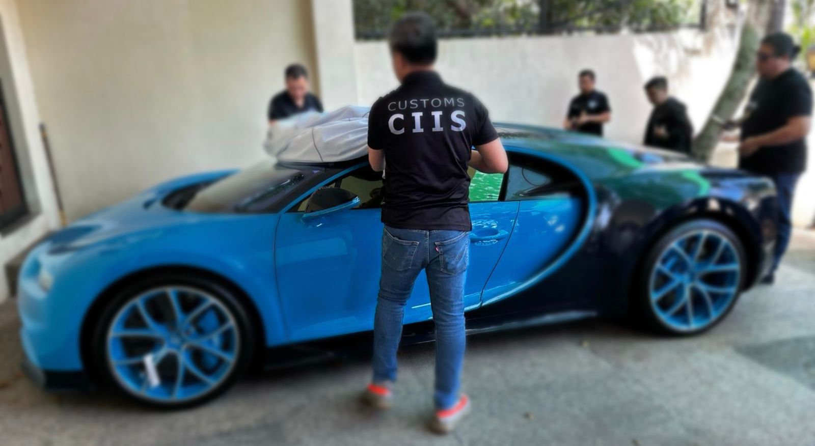 Philippines Customs Confiscates Two Smuggled Bugatti Chiron Cars without Proper Documents