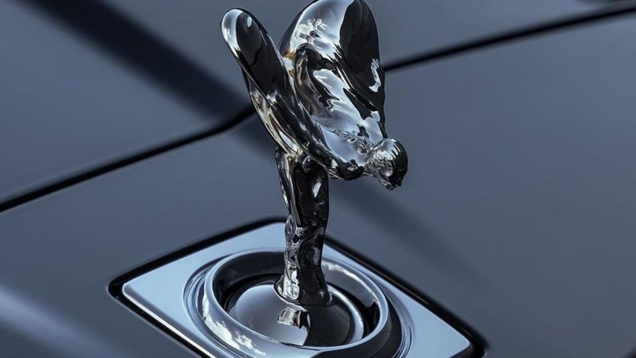 Rolls-Royce Cullinan: Luxury SUV Design and Performance Analysis