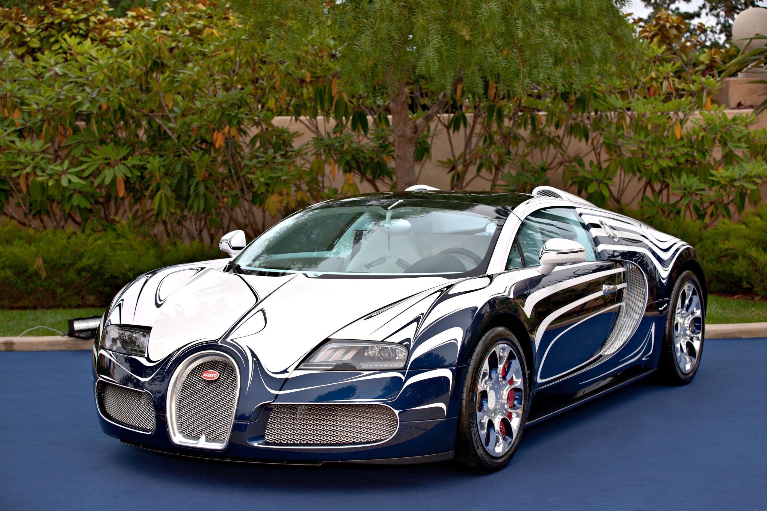 The Porcelain Masterpiece: Bugatti's Veyron Grand Sport L’Or Blanc
