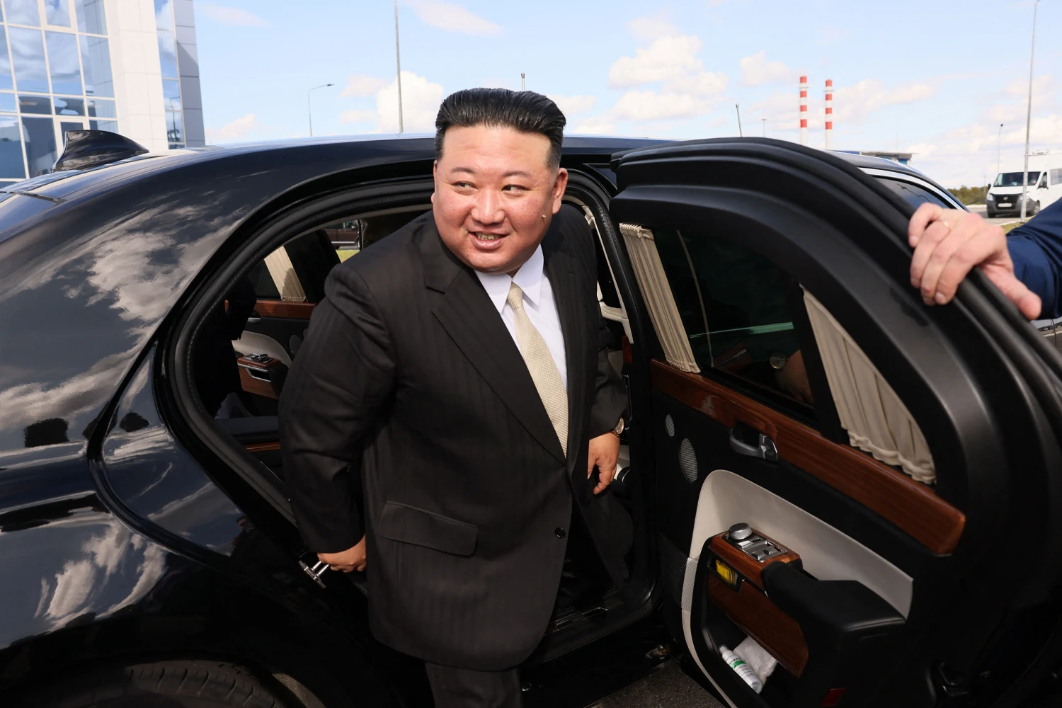 US Claims Putin's Gift of Car to Kim Jong-un Violates UN Sanctions on North Korea