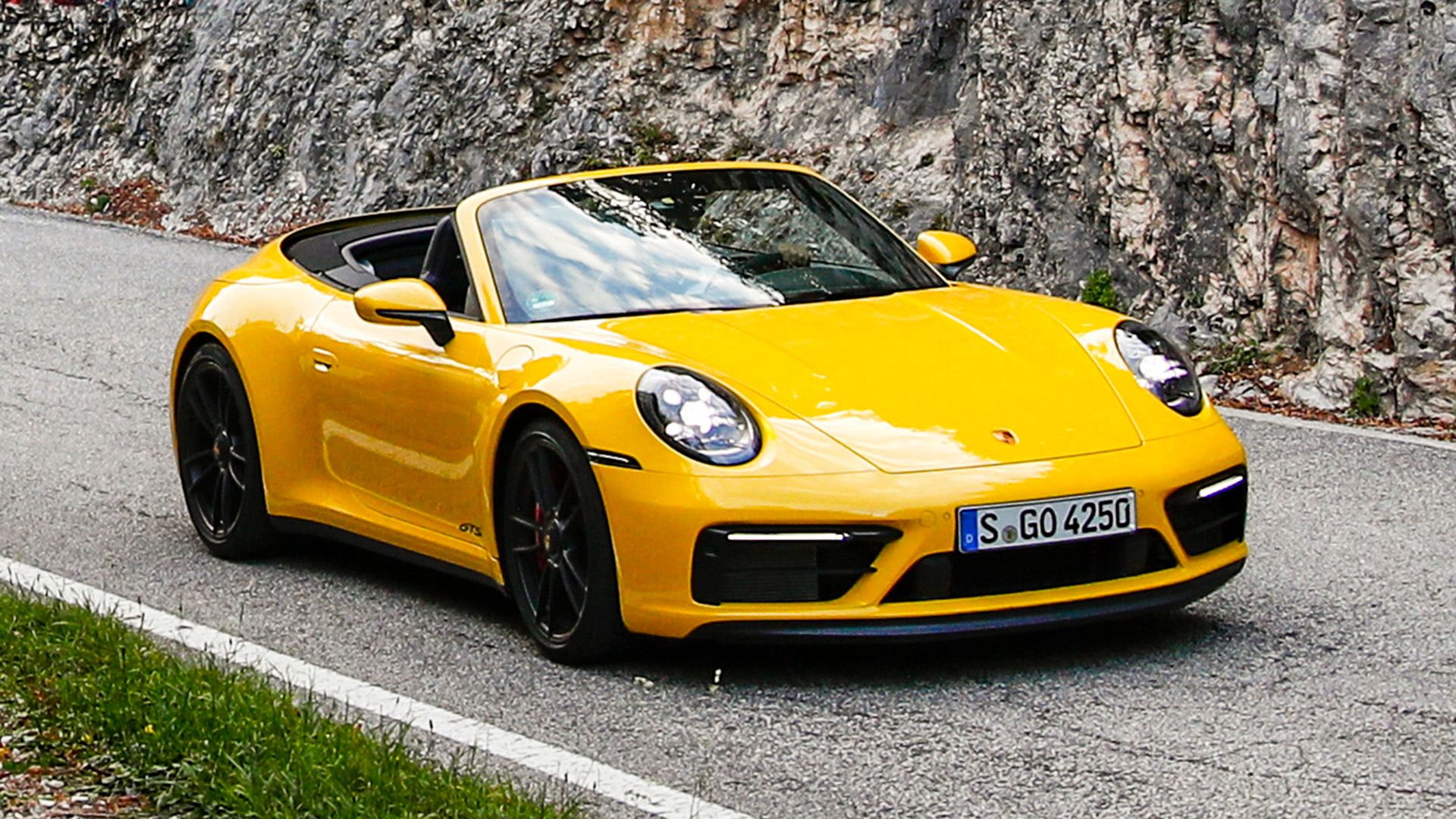 2022-porsche-911-carrera-gts-cabriolet-yellow-front-right Porsche 911 Carrera GTS Cabriolet (Credits: Porche)