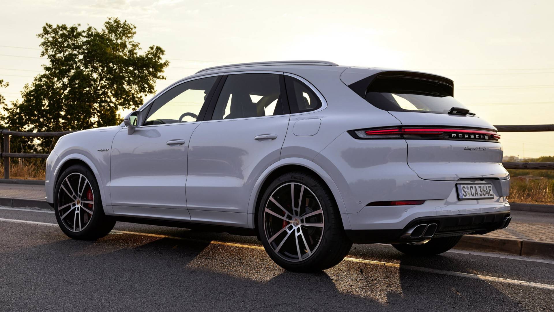 Porsche Cayenne E-Hybrid (Credits: Porche)