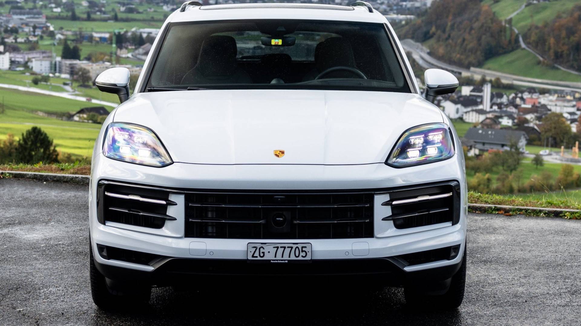 Porsche Cayenne E-Hybrid (Credits: Porche) 