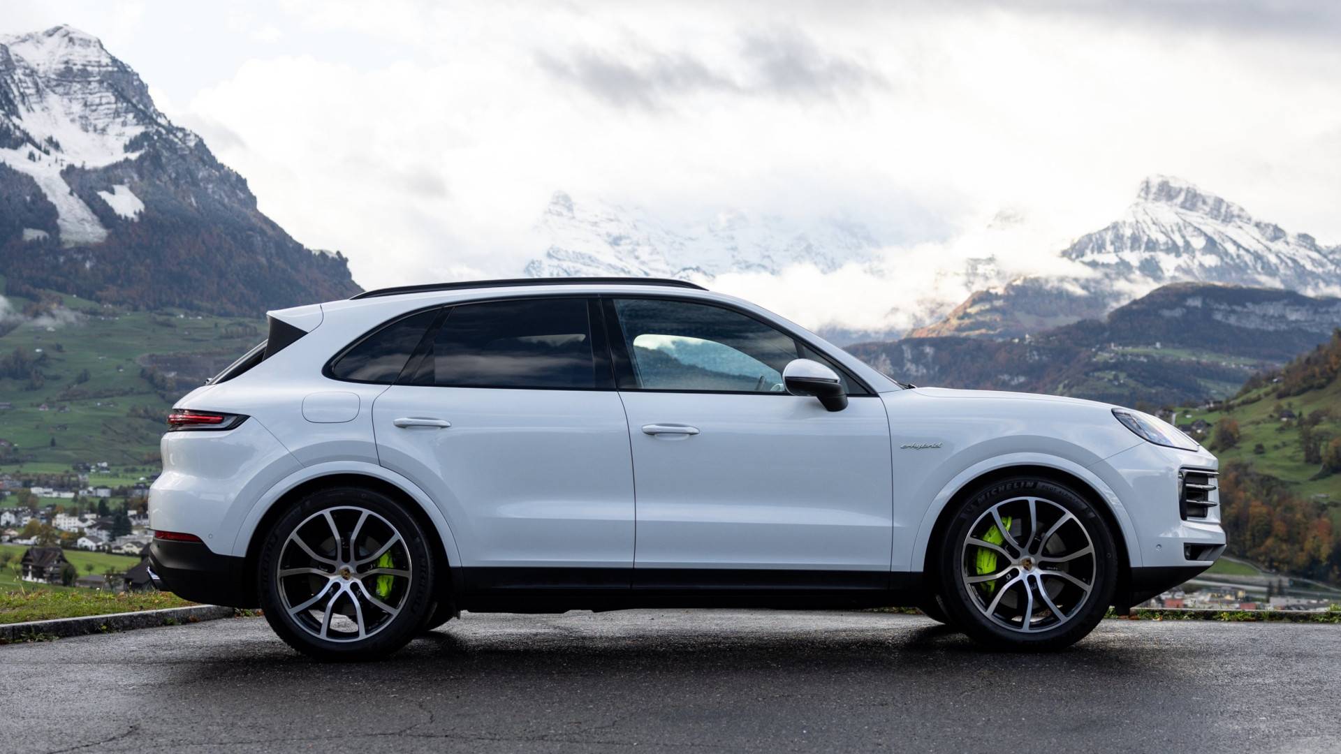 Porsche Cayenne E-Hybrid (Credits: Porche)