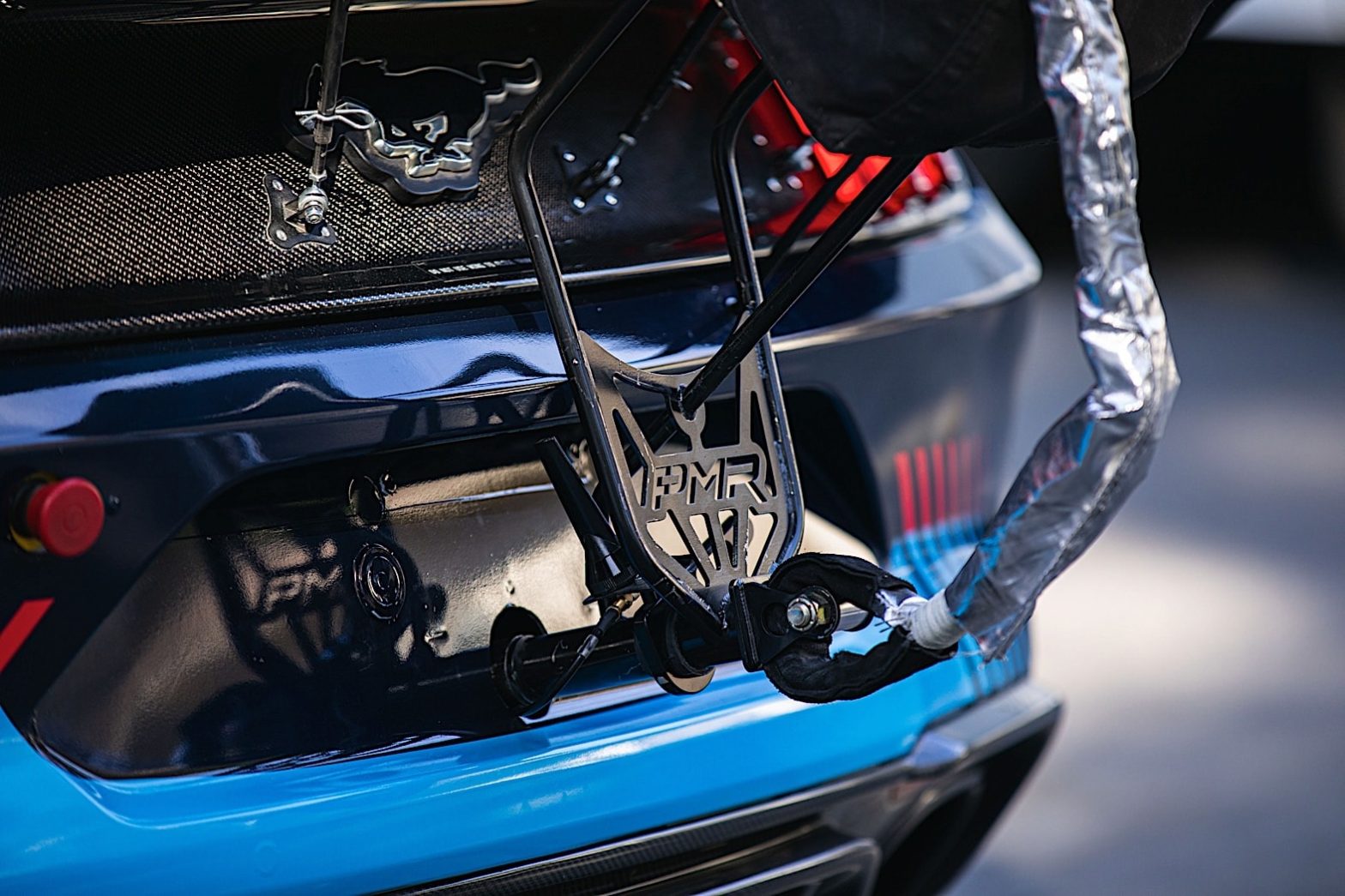 Ford's Mustang Super Cobra Jet 1800 Sets New Electric Drag Racing ...