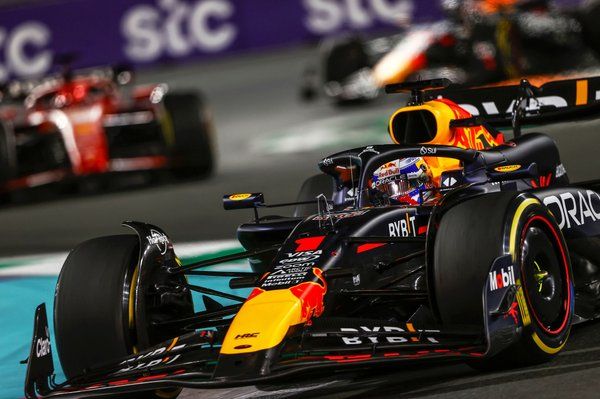 McLaren's Melbourne Strategy Close Battle with Ferrari for Podium Finish