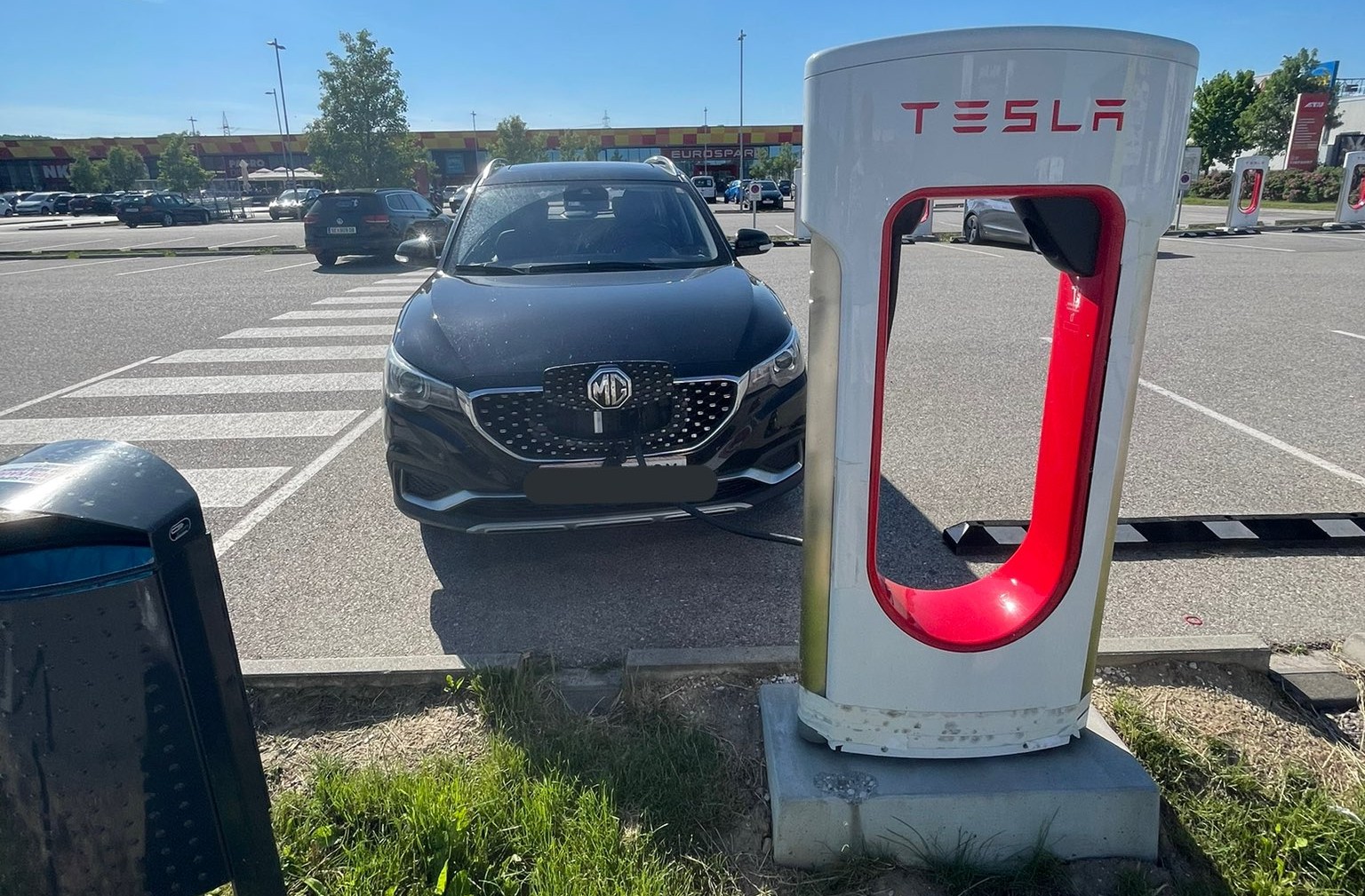 Non-Tesla Vehicles Face Higher Supercharger Fees, Subscriptions Offer Alternative