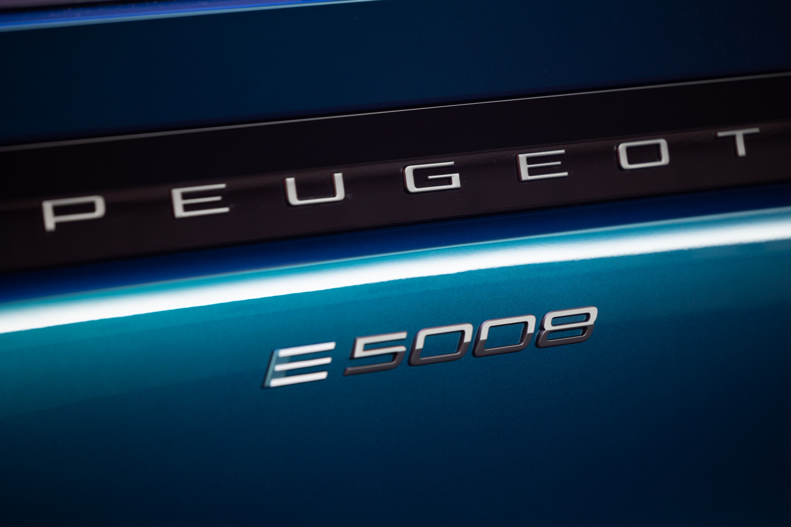 Peugeot e-5008 Unveiling the Future of Electric Crossovers