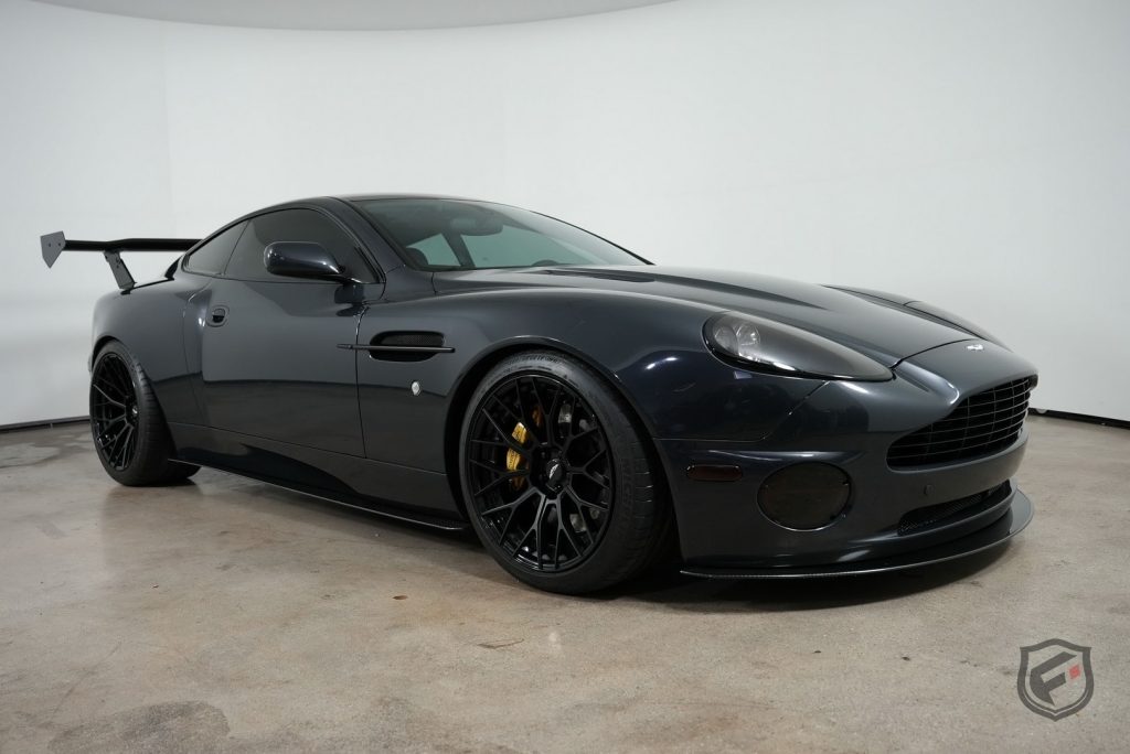 Aston Martin V12 Vanquish