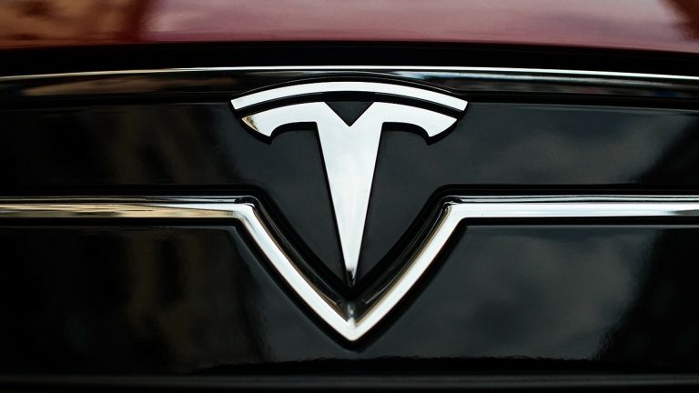Tesla Skips Federal Taxes, Dishes Out Billions to Execs: Study Exposes Corporate Tax Inequities