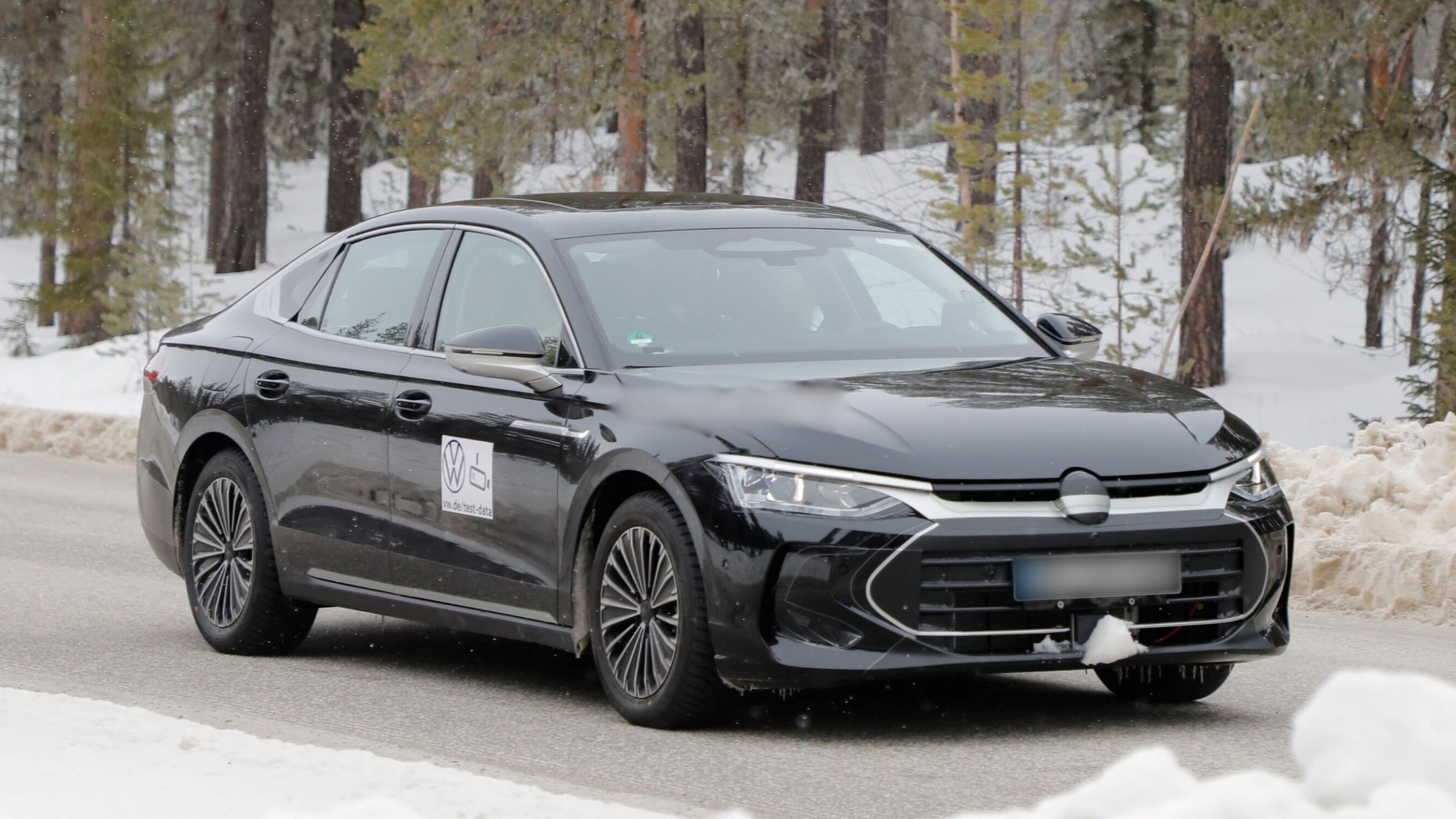 Volkswagen Phideon Next-Gen Luxury Sedan Prototype Unveiled