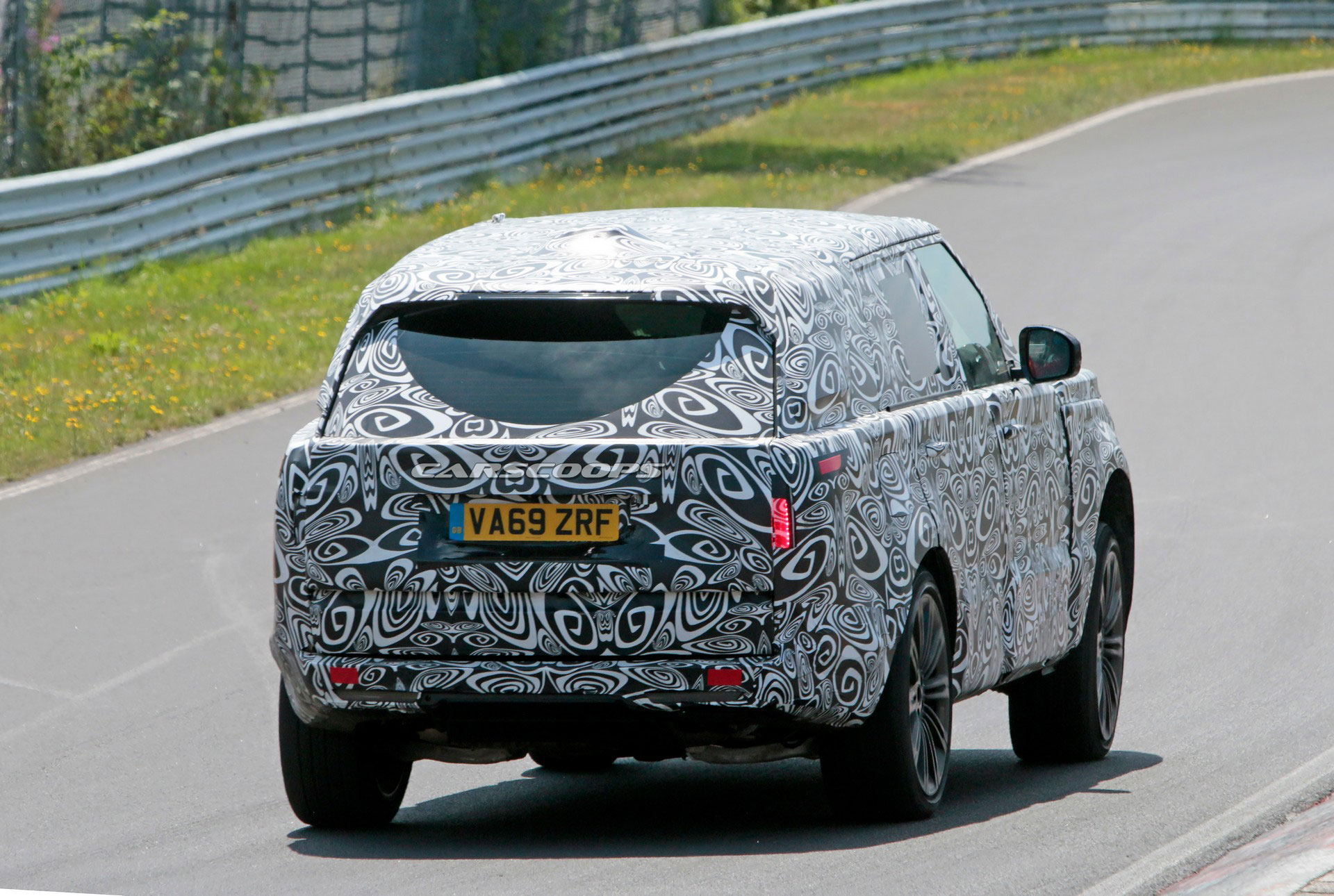 Electric Range Rover Prototypes Spotted Featuring Significantly Reduced Rooflines