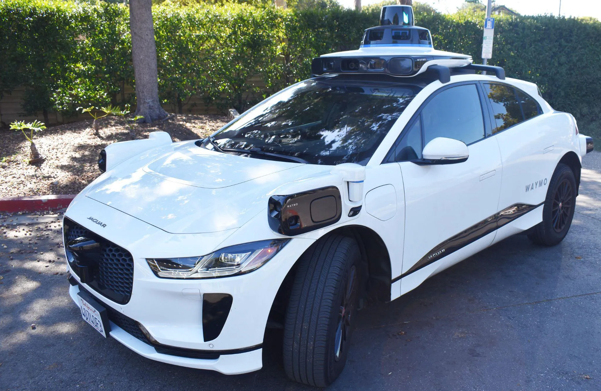 Current Robotaxi Incidents Highlight Superiority of Human Drivers