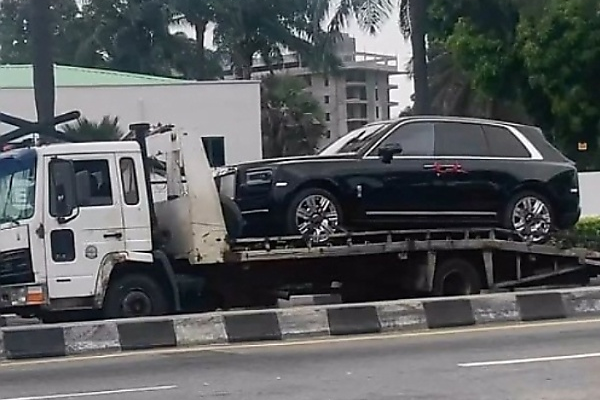 Rolls-Royce Cullinan Worth ₦800 Million Spotted On A Car Carrier Enroute For Delivery In Lagos