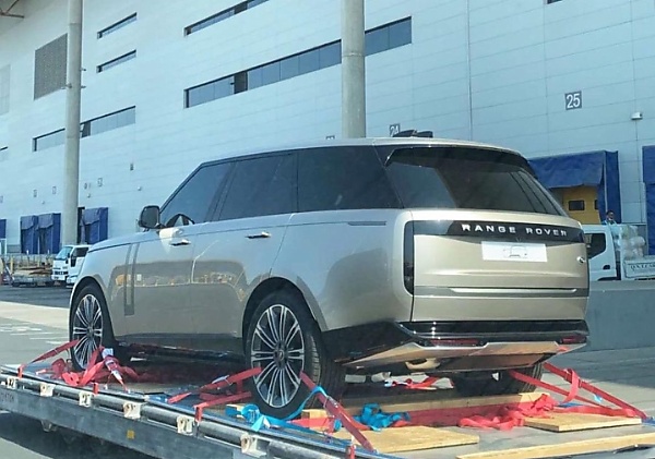 Pastor Ask Church Members To Donate $300 Each To Fund His Dream Range Rover Worth ₦350 Million