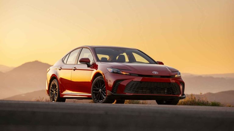 2025 Toyota Camry Refreshed Design, New Hybrid Powertrain, And Competitive Pricing