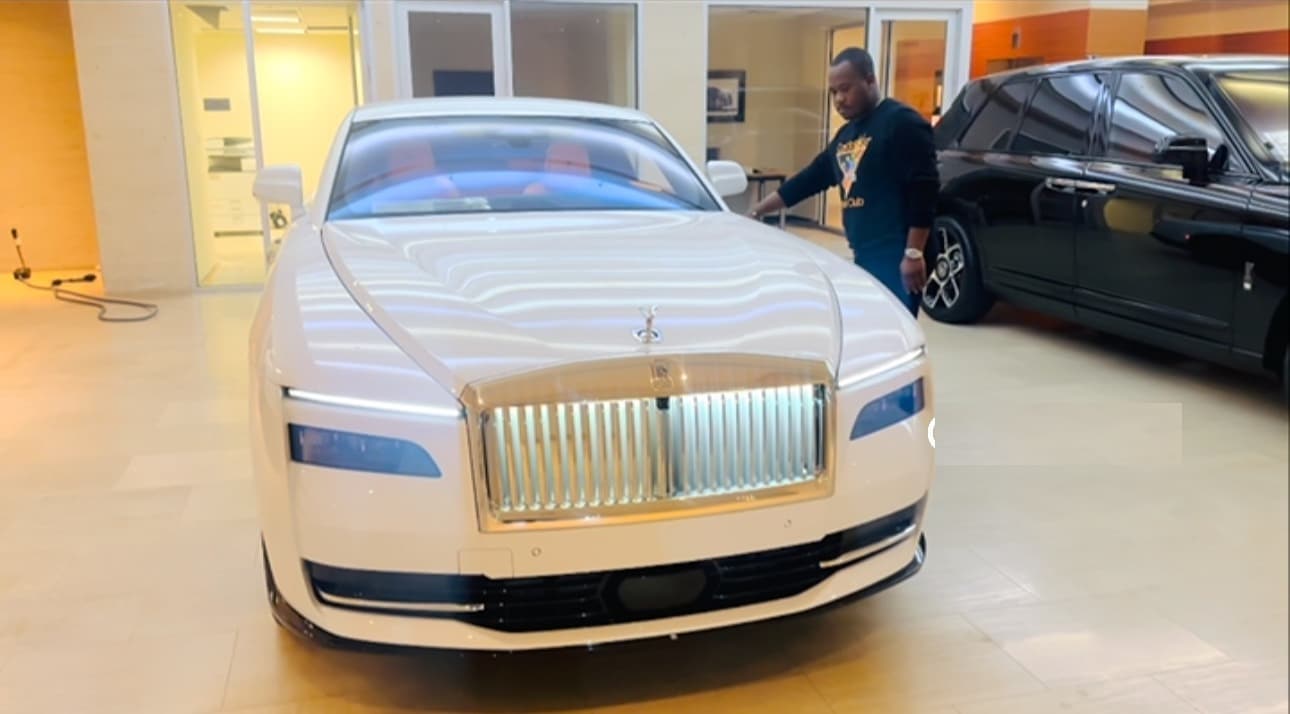 Davido Buys a New Rolls-Royce Spectre Electric Car for N900 Million