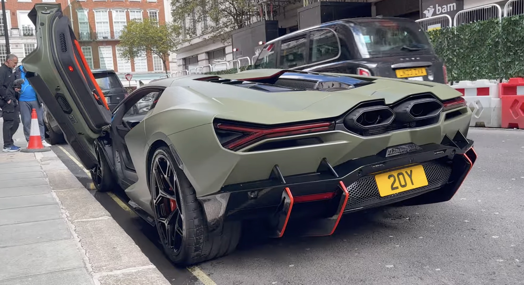 Lamborghini Revuelto Verde Turbine Supercar Takes London by Storm