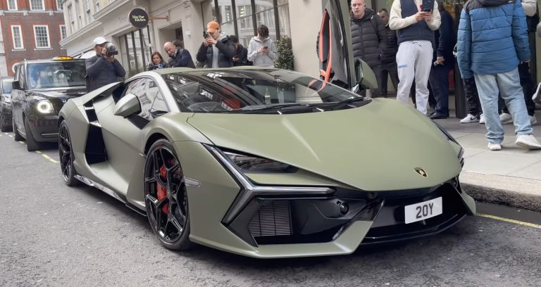 Lamborghini Revuelto Verde Turbine Supercar Takes London by Storm