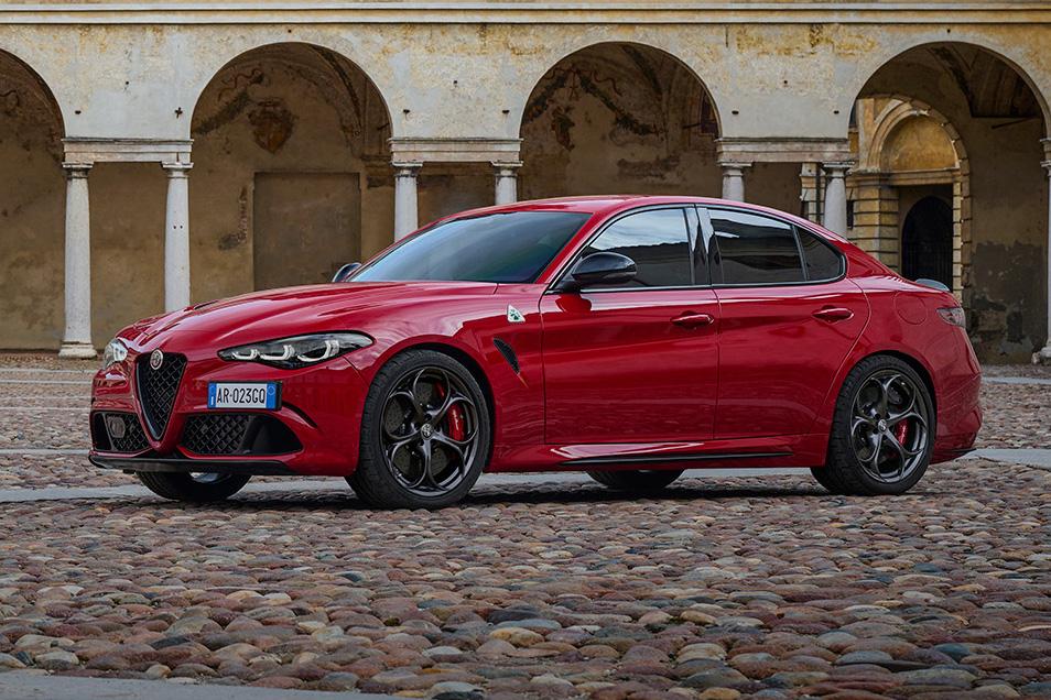 New Electric Versions of Alfa Romeo Giulia and Stelvio Coming in 2025 and 2026