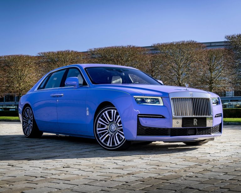 Rolls-Royce Showcases Bespoke Models at Auto China 2024