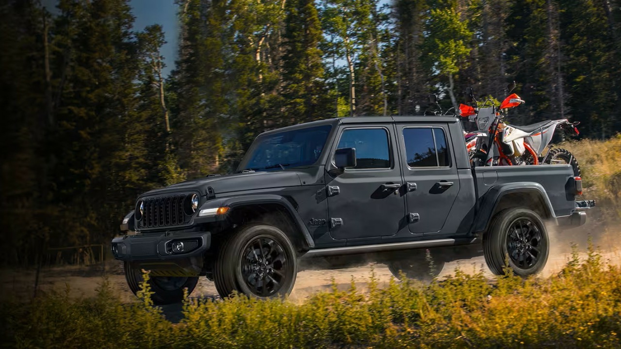 The 2024 Jeep Gladiator Sport Nighthawk Package (Credits Jeep)