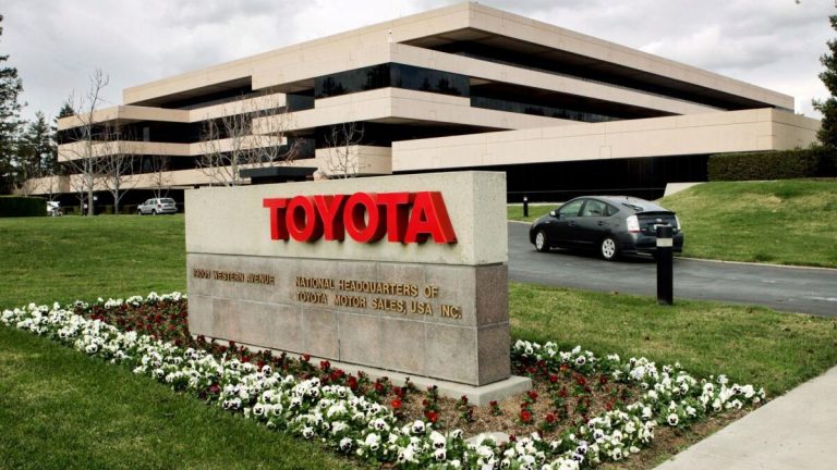 Toyota Files Patent for Innovative Color-Changing Paint
