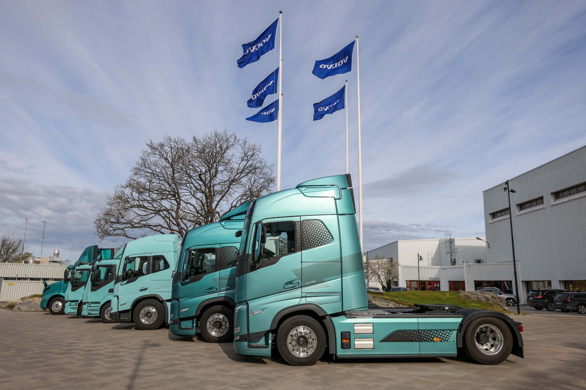 Geely Announces $1.3 Billion Stock Sale of Volvo Truck Shares