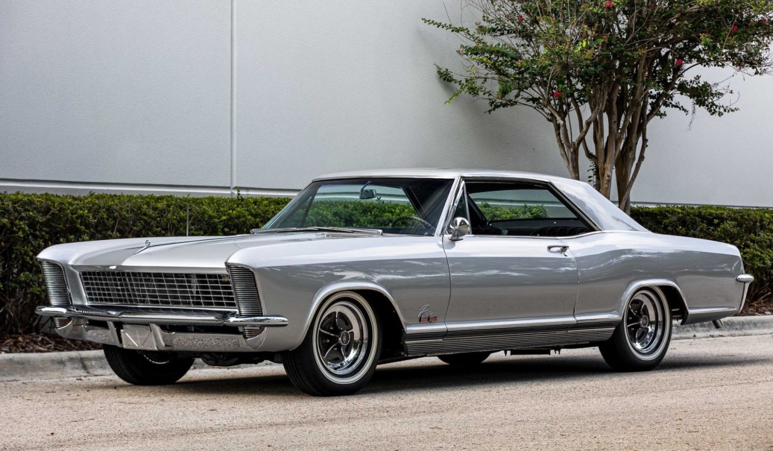 The Evolution of the 1965 Buick Riviera Gran Sport: Design, Performance ...