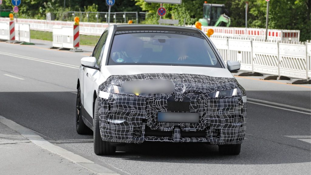  2026 BMW iX Facelift: Refreshed Design and Enhanced Performance - DAX Motiv 