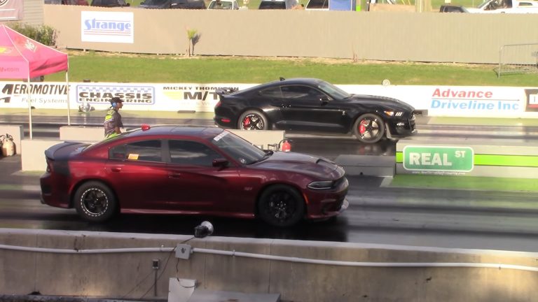 Ford Mustang GT500 Dominates Dragstrip